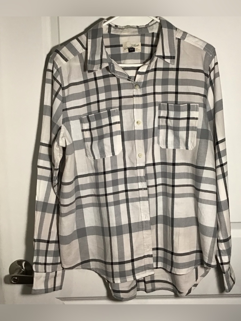 Universal Thread Men's Gray & White Plaid Button-Down L
